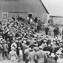 Farm foreclosure sale in Iowa in the early 1930s.(Shutterstock)